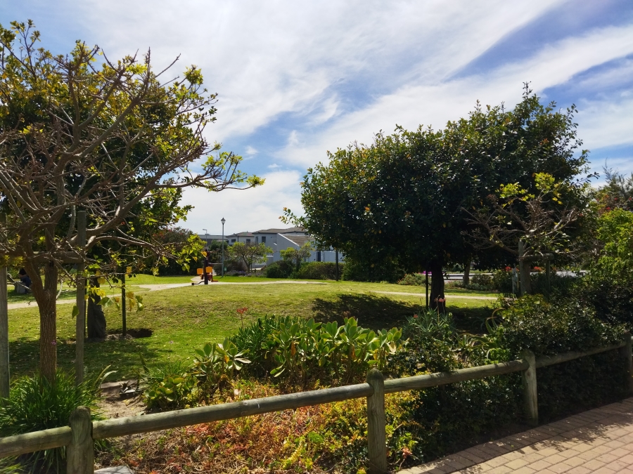 5 Bedroom Property for Sale in Parklands North Western Cape